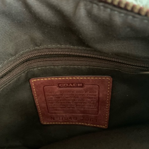 Small Coach handbag . Great condition! - Picture 3 of 6